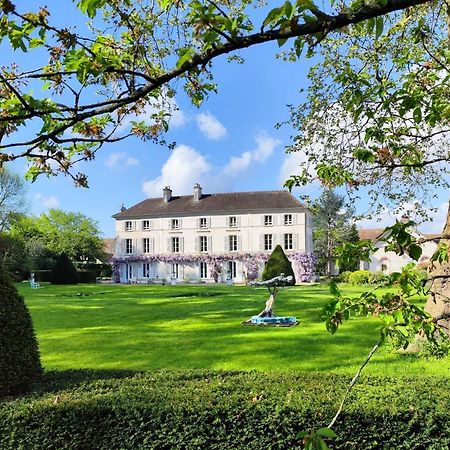 Chateau De Brinville Saint-Sauveur-sur-Ecole Exteriér fotografie