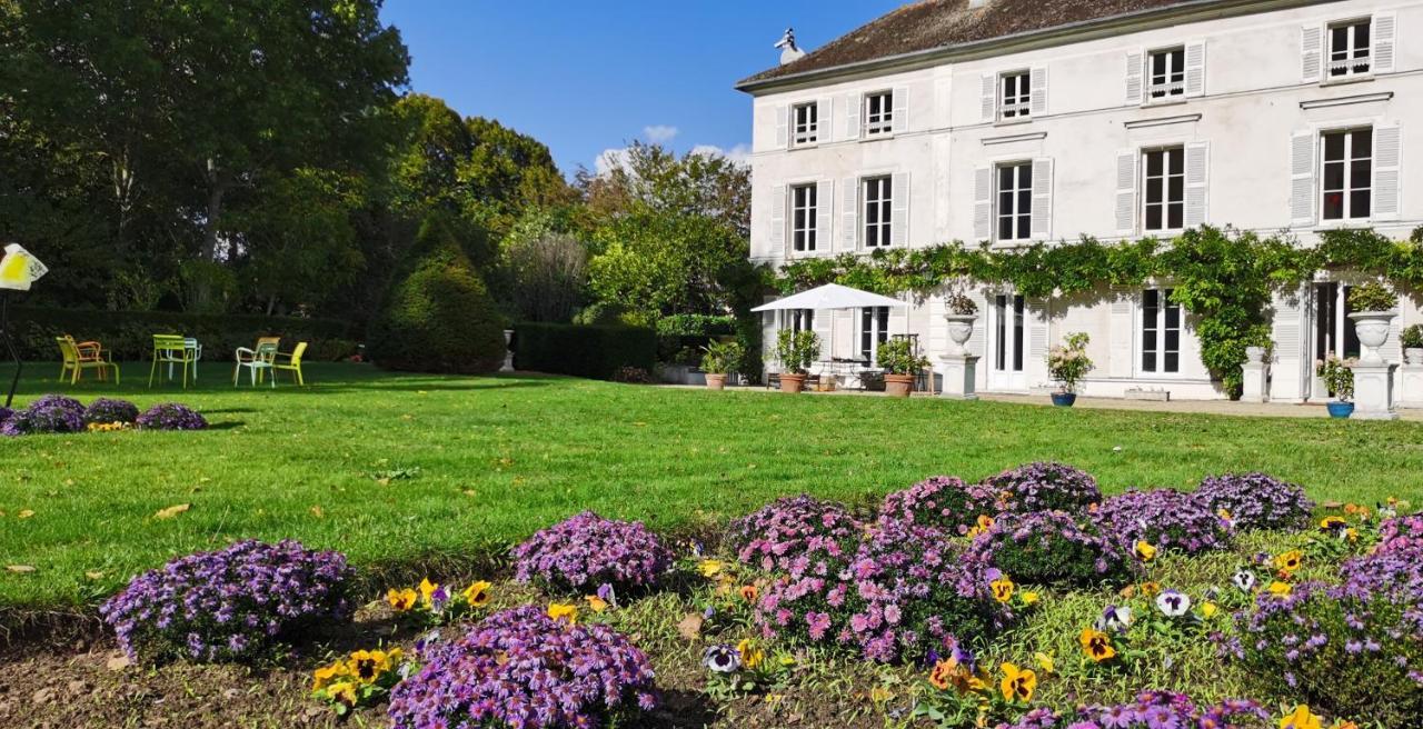 Chateau De Brinville Saint-Sauveur-sur-Ecole Exteriér fotografie
